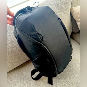 Like new Peak Design Everyday Backpack Black 15l